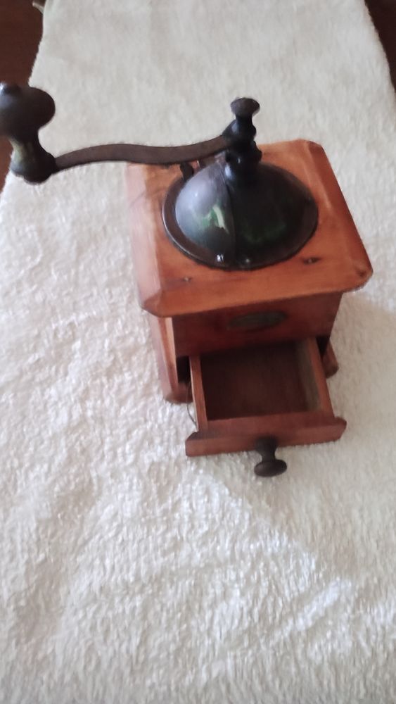 moulin a caf� en bois 50 Paris 12 (75)