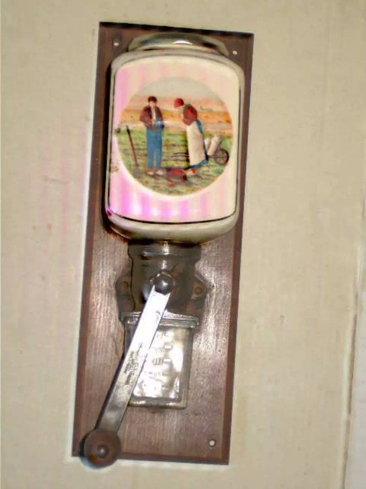 Moulin � caf� mural Peugeot Fr�res ,-  l'Angelus. 55 Lucheux (80)