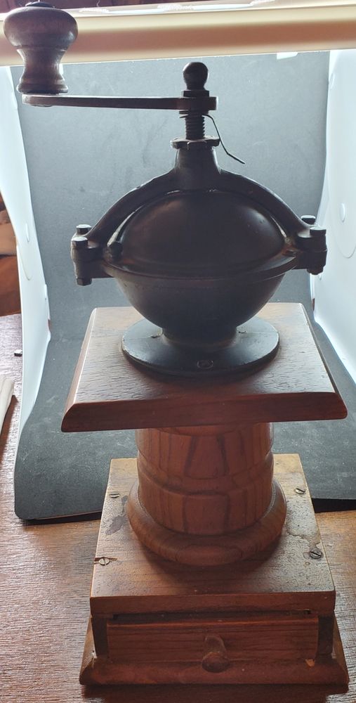 moulin � caf� 40 Saint-Priest-Bramefant (63)