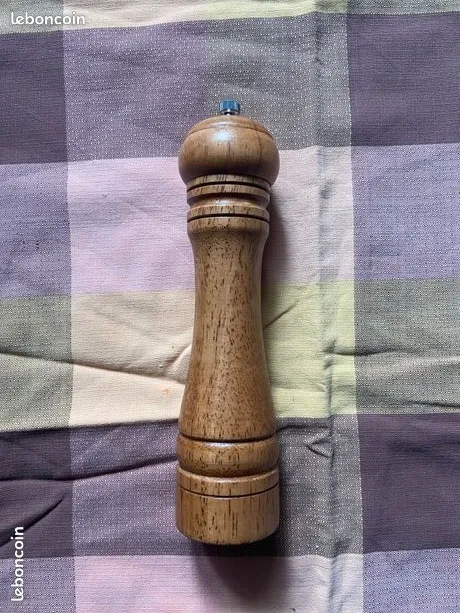 Moulin � Poivre en Bois Neuf
10 Carpentras (84)