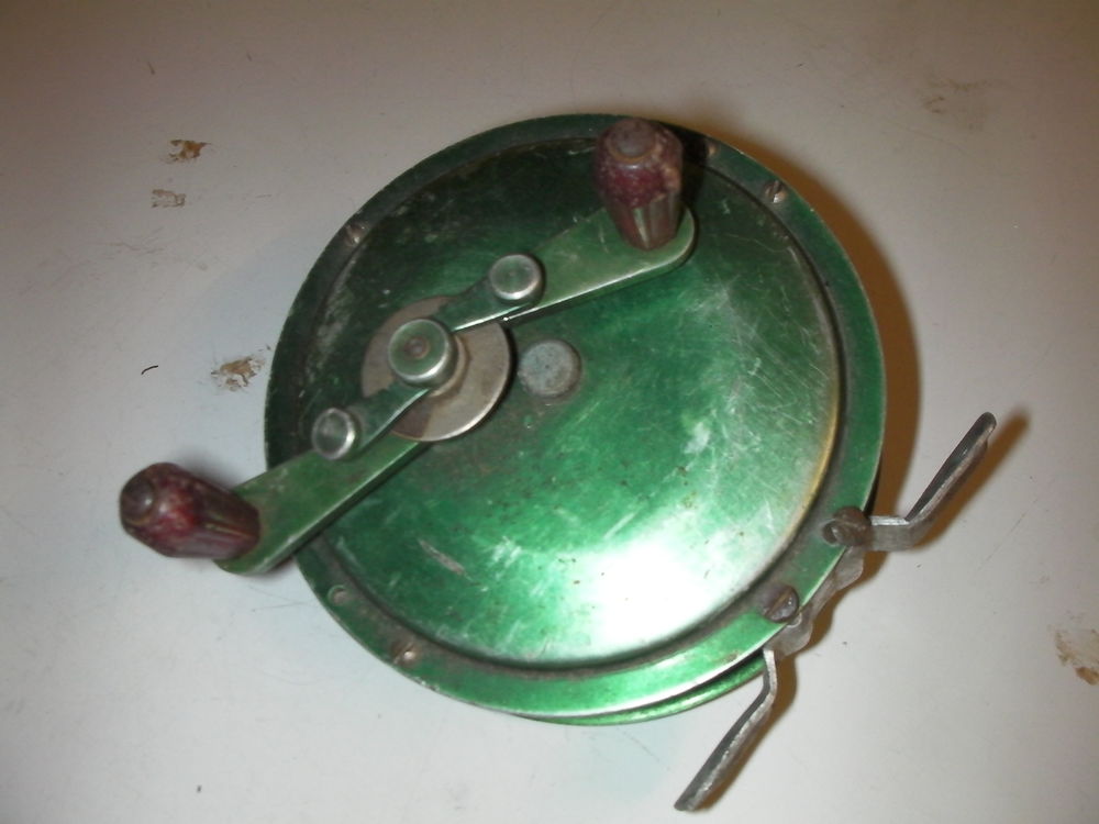    Moulinet ancien  made in France  mod�le 108 20 Roques (31)