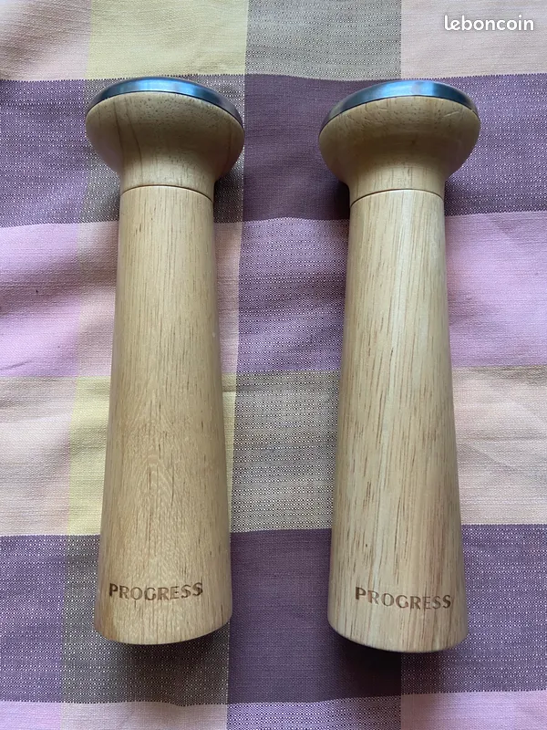 2 Moulins Poivre/Sel en Bois
20 Carpentras (84)