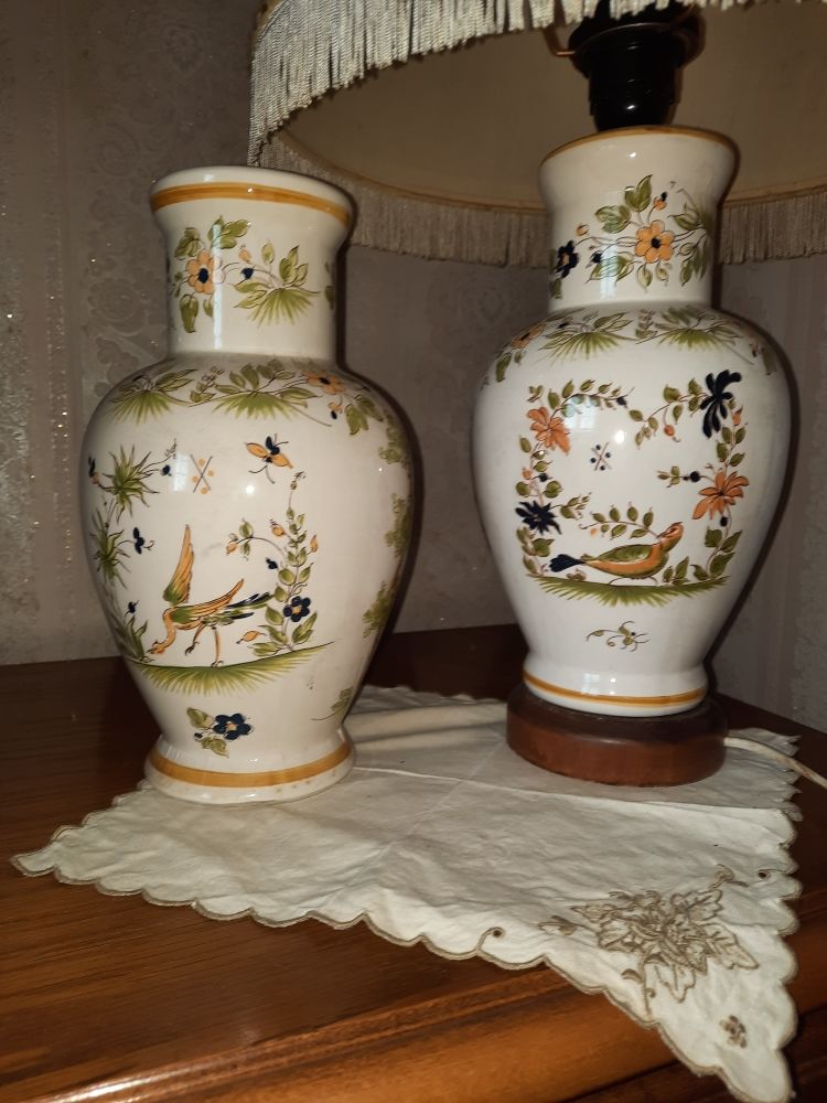 Moustiers lampe et vase porcelaine décor 35 Les Mureaux (78)