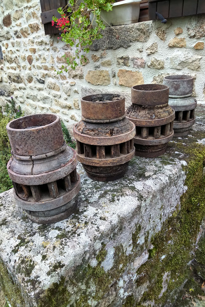 LOT DE 4 MOYEUX DE ROUES DE CHAR EN BOIS 60 Saint-Didier-sur-Arroux (71)