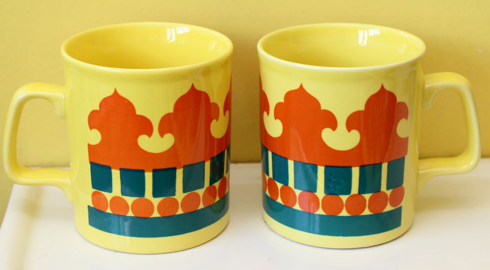 Mugs vintage 60 - 70 STAFFORDSHIRE POTTERIES ENGLAND 20 Issy-les-Moulineaux (92)