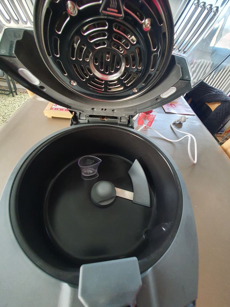 Multifry de marque Delonghi 130 Gri�ges (01)