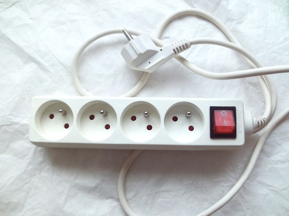 Multiprise x 4, longueur du c�ble 1,5 m, comme neuve 8 Villeurbanne (69)