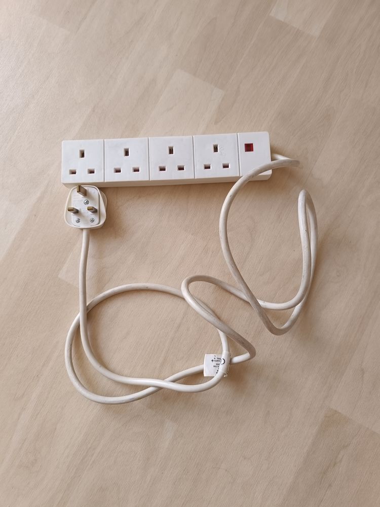 Multiprise type G, ANGLETERRE IRE LANDE 4 prises + C�ble PC 10 Strasbourg (67)