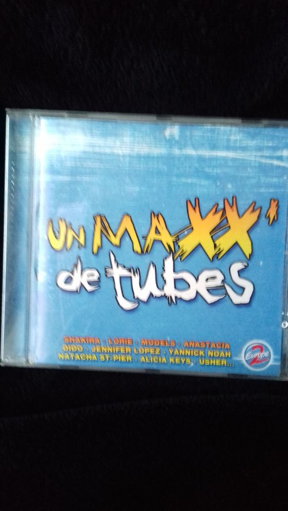 UN CD DE MUSIQUE FESTIVE 2 Brie-Comte-Robert (77)