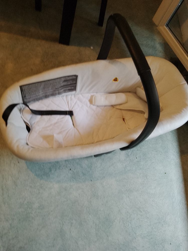 nacelle b�b� convient pour attache ISOFIX pour la voiture et on dehors de la voiture 15 Marseille 4 (13)