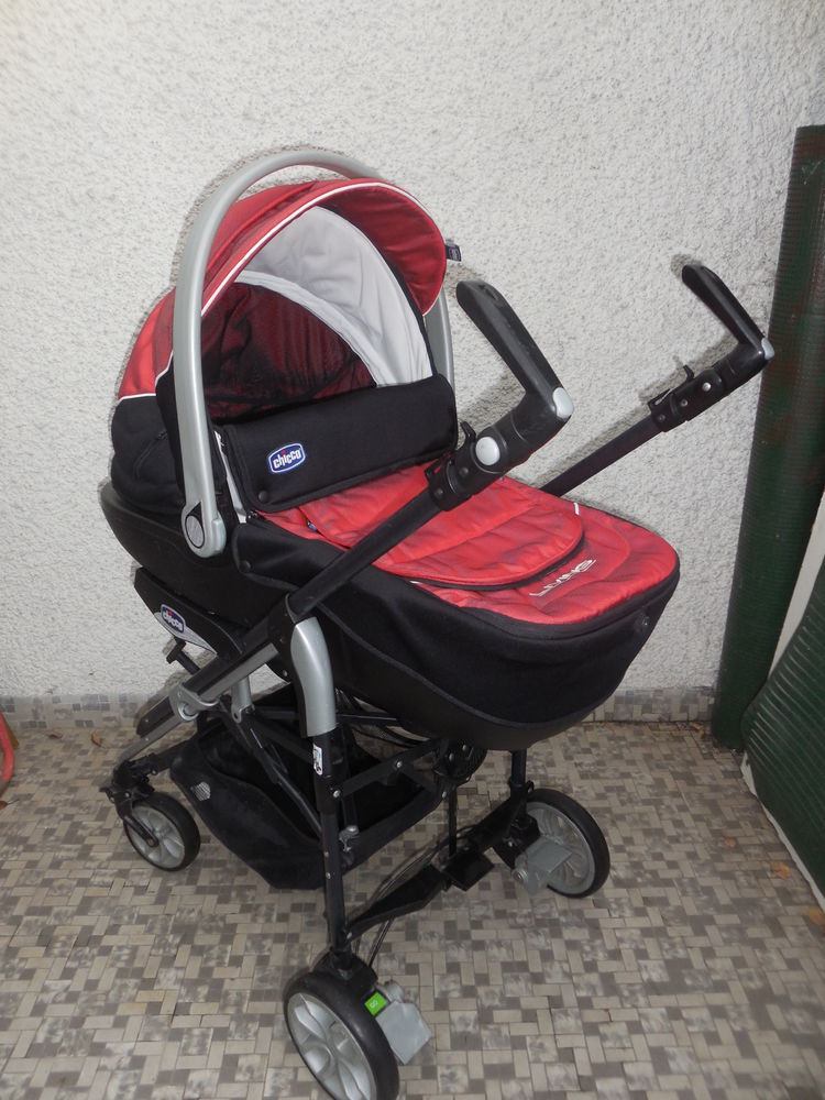 Nacelle  chicco + si�ge auto 0 � 8 mois . 58 Pontault-Combault (77)