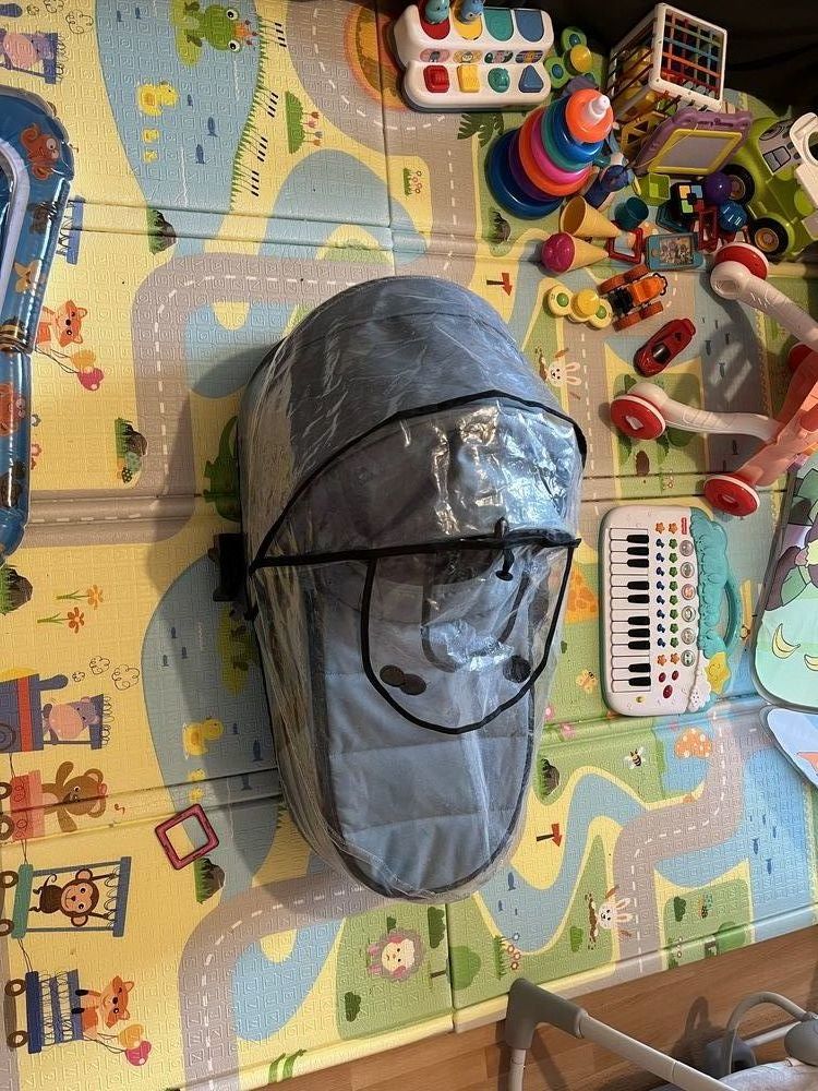 Nacelle  yoyo  babyzen Aqua + accessoires   160 EUROS
160 Maisons-Alfort (94)