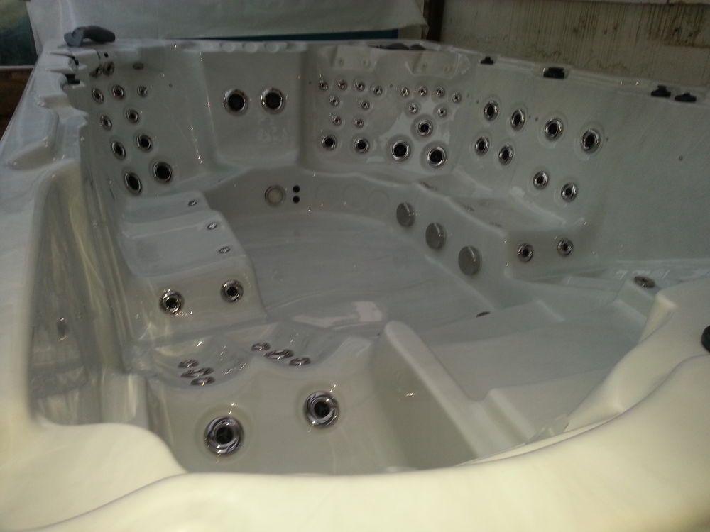 SPA  DE NAGE  ALLSEAS  Albaster PVC gris 10000 Six-Fours-les-Plages (83)