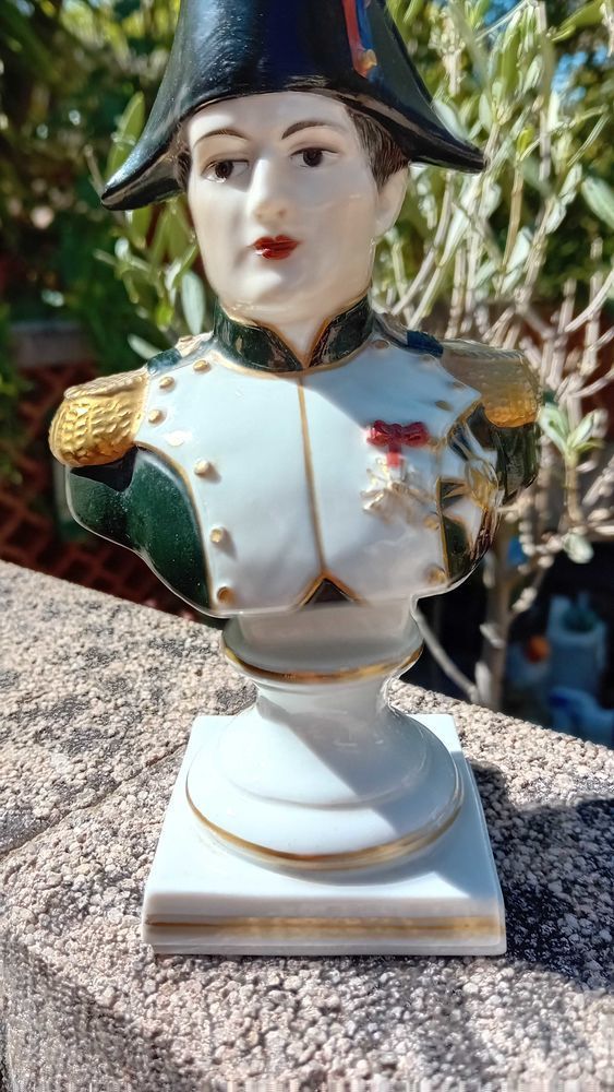 Napol�on empereur buste en porcelaine de SEVRES estampill� 50 Toulon (83)