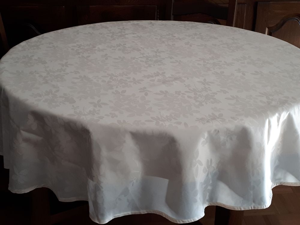 Nappe blanc cass�  - 180 - 10 euros 10 Villemomble (93)