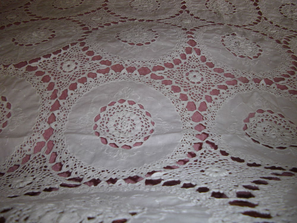 Nappe  blanche brod�e 30 Ozoir-la-Ferri�re (77)