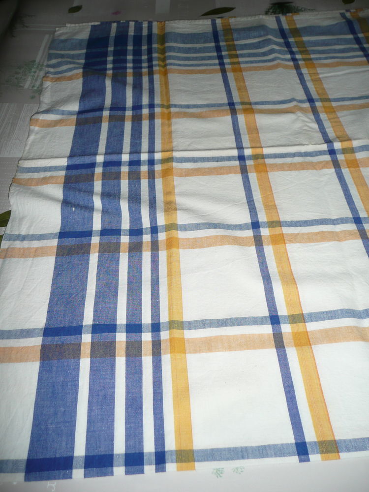 Nappe blanche ray�e bleu et jaune 12 Mont-de-Marsan (40)