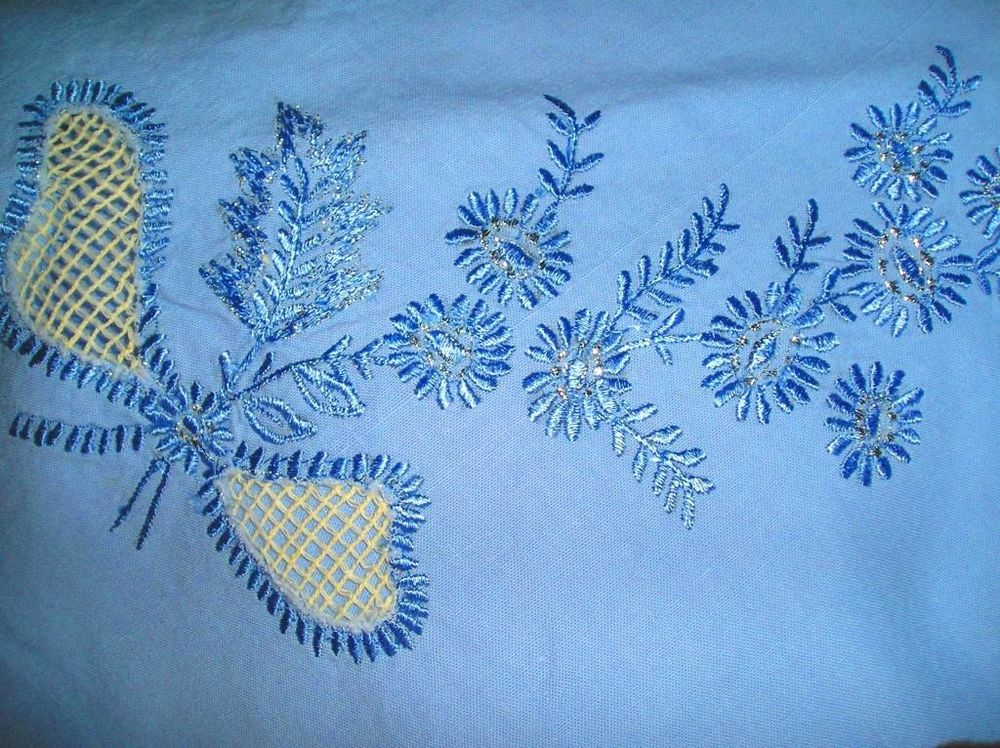 Nappe neuve ronde faite & brod�e main Coton d'Egypte festonn 88 Paris 16 (75)