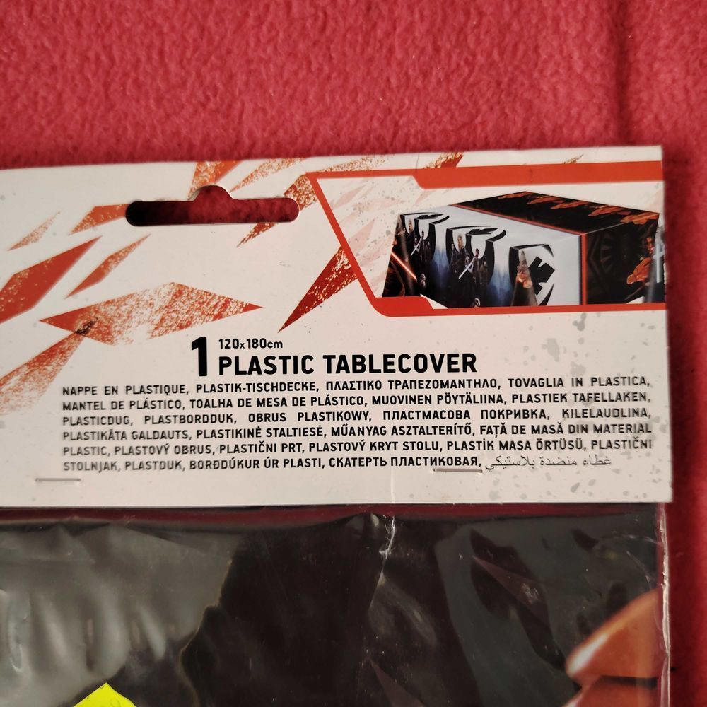nappe en plastique Star Wars et pin's 5 Revest-les-Roches (06)