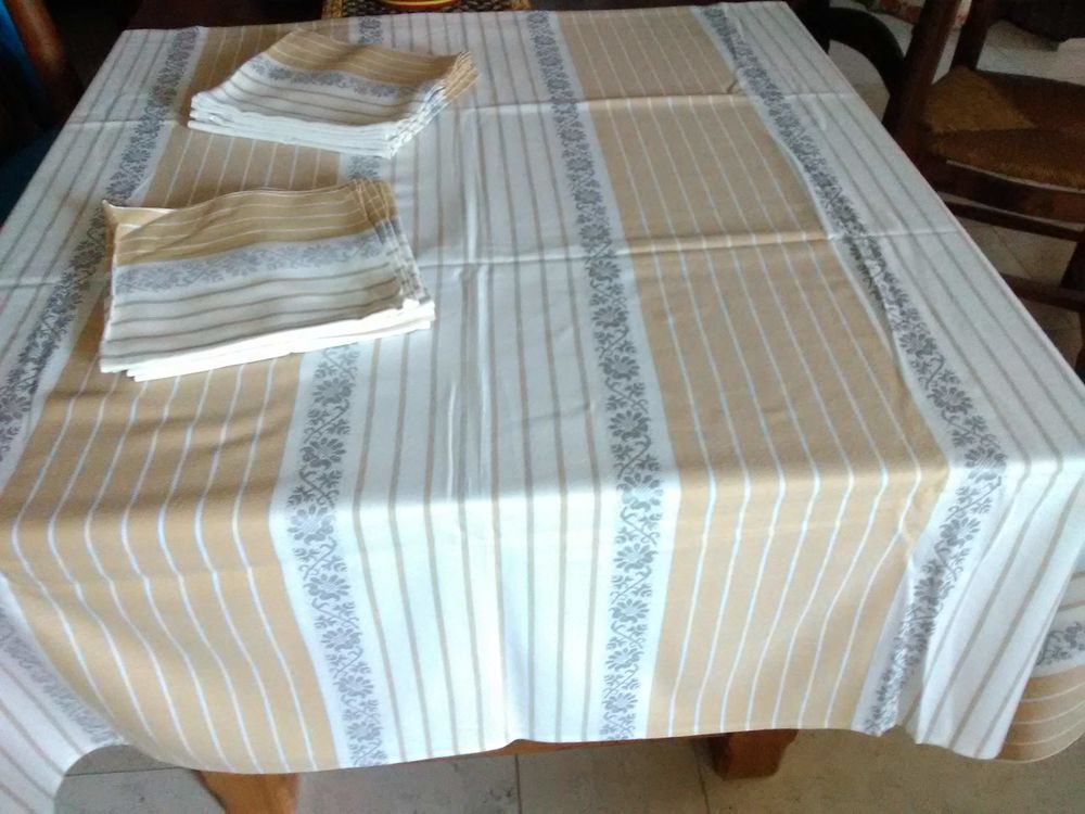 Nappe et Serviettes assorties / l'ensemble (13 pi�ces) 20 Cavaillon (84)