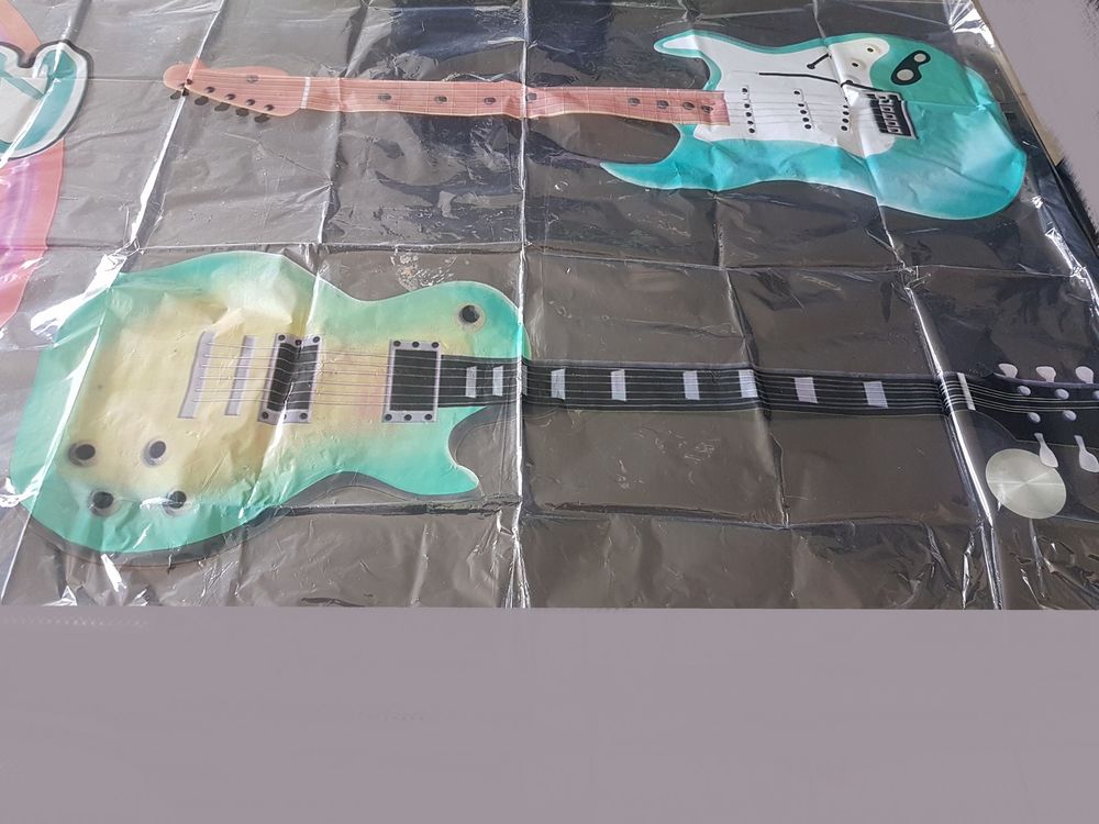 Nappe de table rock'n'roll neuve en platique 6 Agde (34)