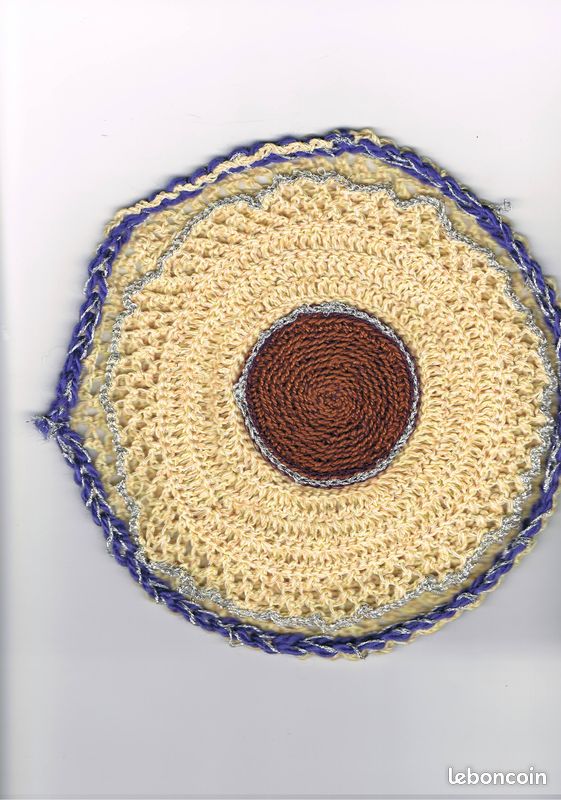 Napperon Circulaire Multicolore en Crochet 0 Ch�teauroux (36)