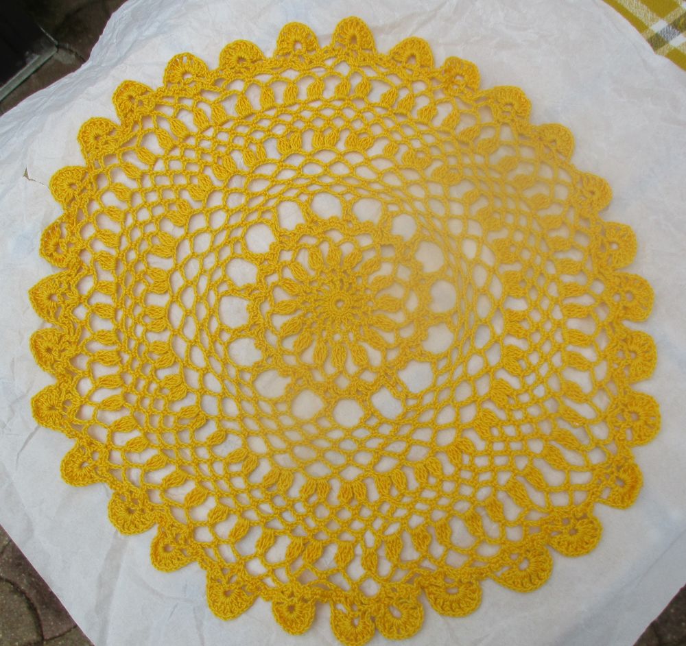 Napperon au Crochet fait main : Rond de 37 cm 8 La Fert�-Alais (91)