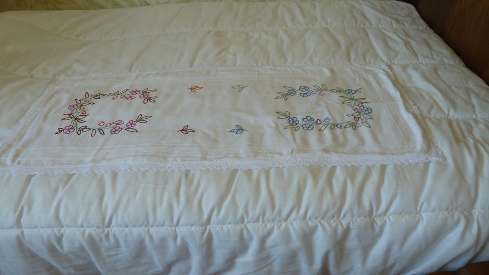 Lot de napperons broder main . 20 La Ville-Dieu-du-Temple (82)