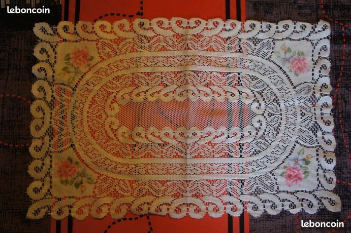 2 NAPPERONS RECTANGULAIRES VINTAGE 1 Chaumont (52)