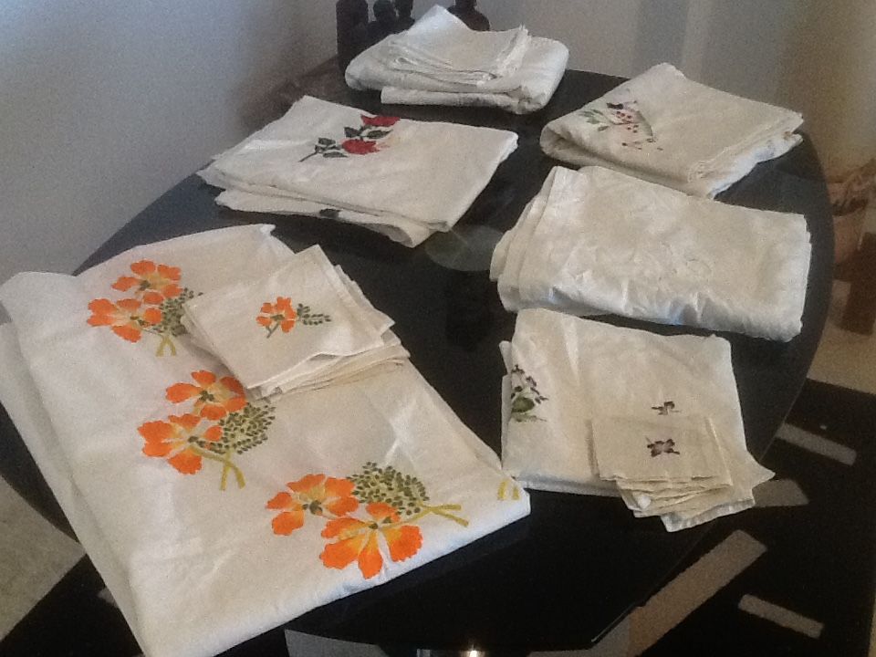 Lot de nappes brod�es 0 Nice (06)