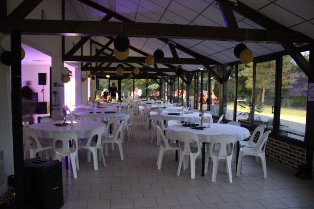 LOT DE 8 NAPPES TABLES RONDES 70 Faye-d'Anjou (49)