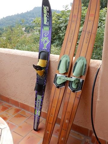 SKI NAUTIQUE LOT:  Un mono ski Reflex + paire de bi-ski 200 Le Lavandou (83)
