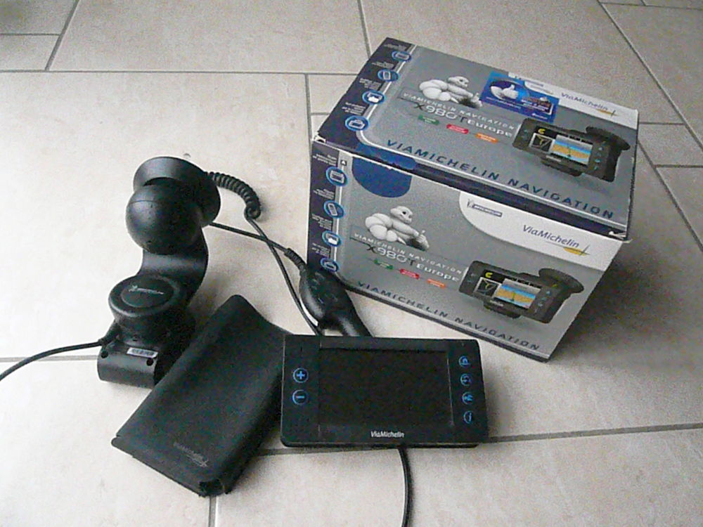 Navigateur GPS Via Michelin X980T Europe 50 Franqueville-Saint-Pierre (76)