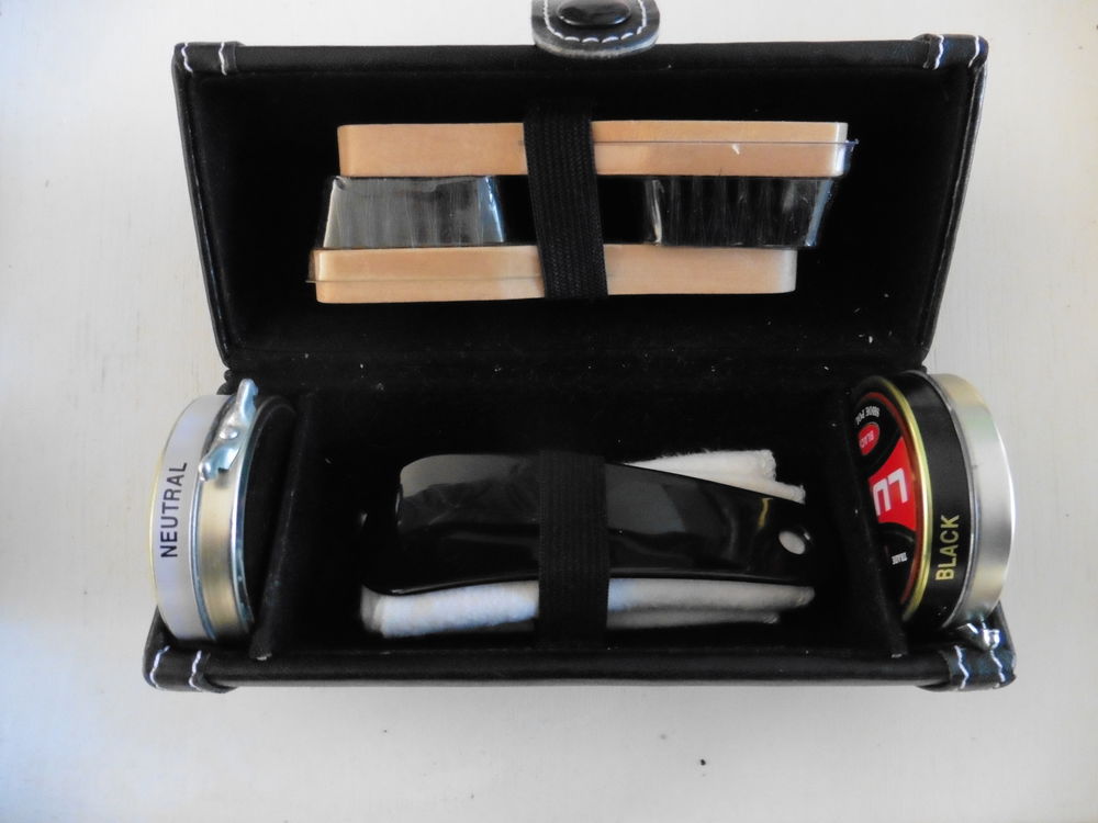 N�cessaire � chaussure en cuir noir 11 Ablis (78)