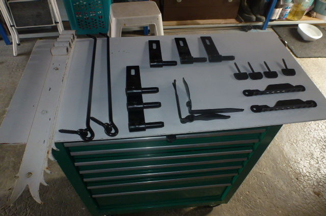 N�cessaire pour fabriquer volets /porte 15 Auribeau-sur-Siagne (06)