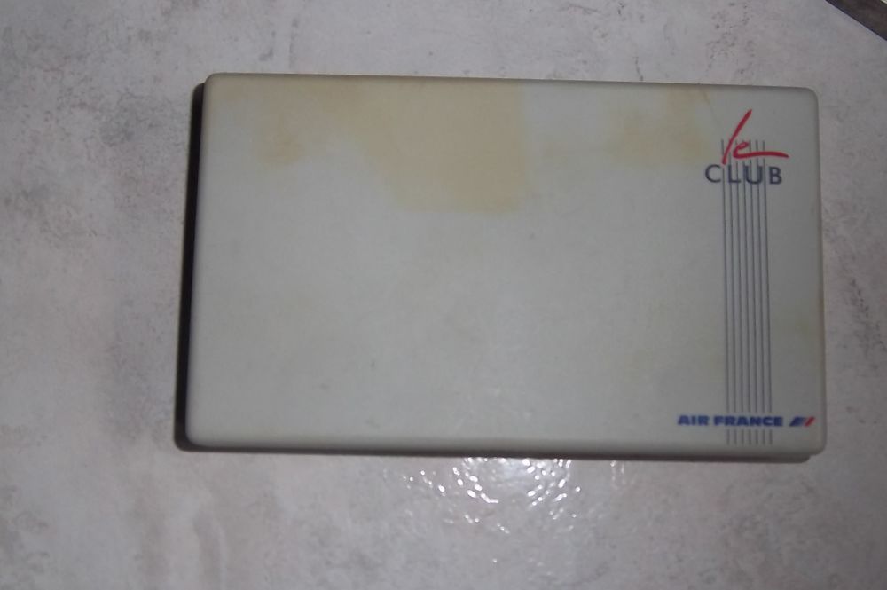 N�cessaire de voyage pour collection 12 Colombier-Fontaine (25)