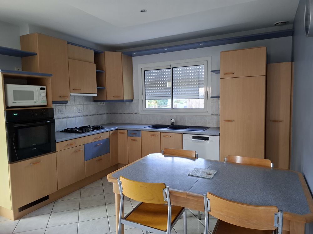 A n�gocier:cuisine am�nag�e, �lectrom�nager, table, 4chaises 800 Vitr� (35)