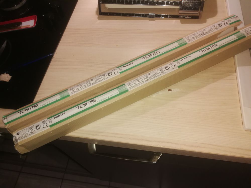 2 n�ons Philips 5 Le Creusot (71)