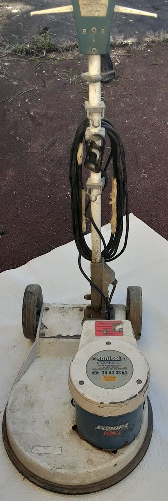 NETTOYEUSE DE SOLS ROTATIVE 200 Pontoise (95)