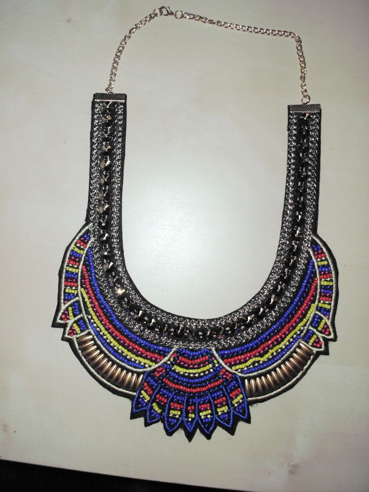 NEUF collier ethnique artisanal rare
18 Antrain (35)