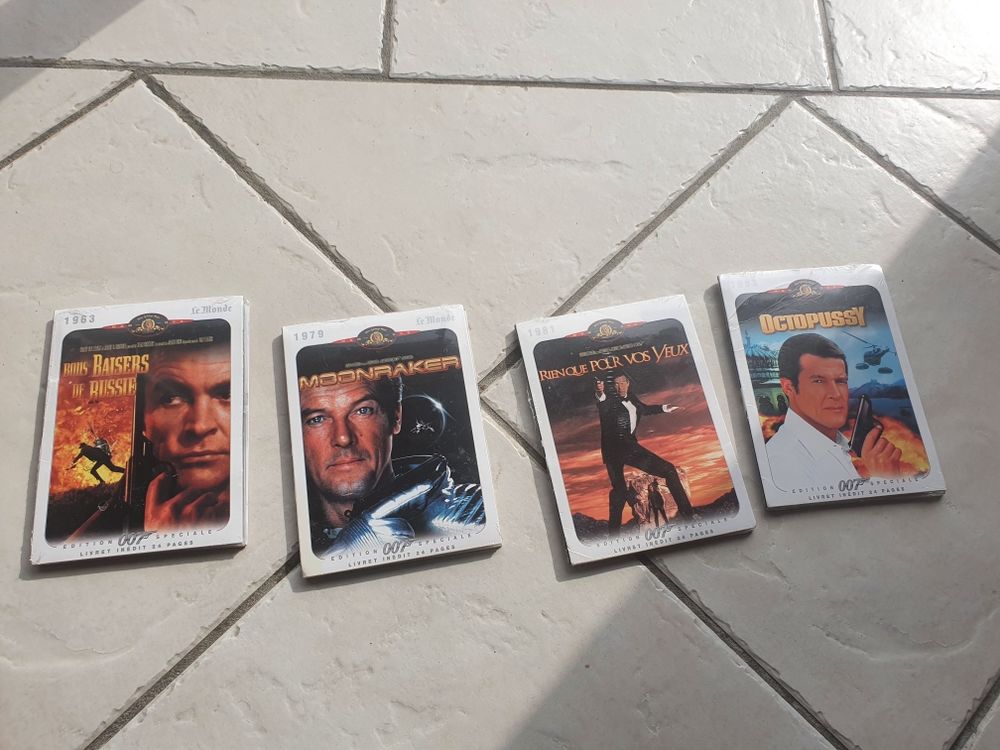 lot de 4 Dvd neuf James Bond 5 B�ziers (34)