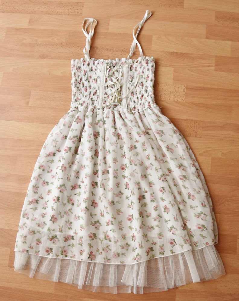 NEUF. ROBE Fleurie smock�e avec jupon. Taille S. NEUF 20 Gujan-Mestras (33)