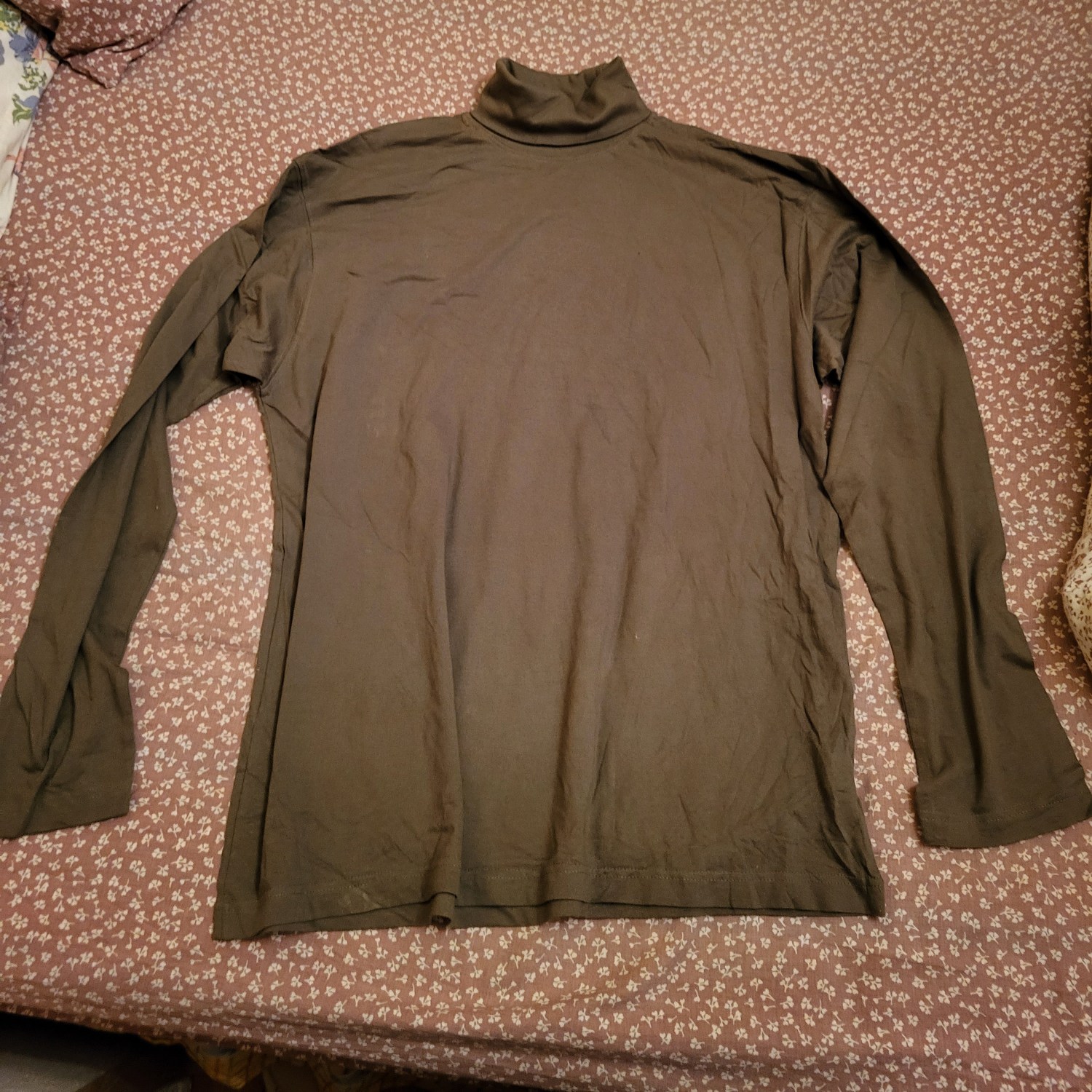 Neuf tee shirt col roul� 6 Villejuif (94)