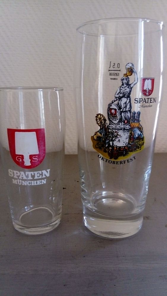 Neuf verres � bi�re de diff�rentes origines et �poques. 0 Marmande (47)