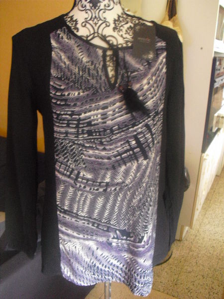 TOP NEUFa motifs noir violet �tiquett� taille 38 perles plum 6 Lyon 5 (69)