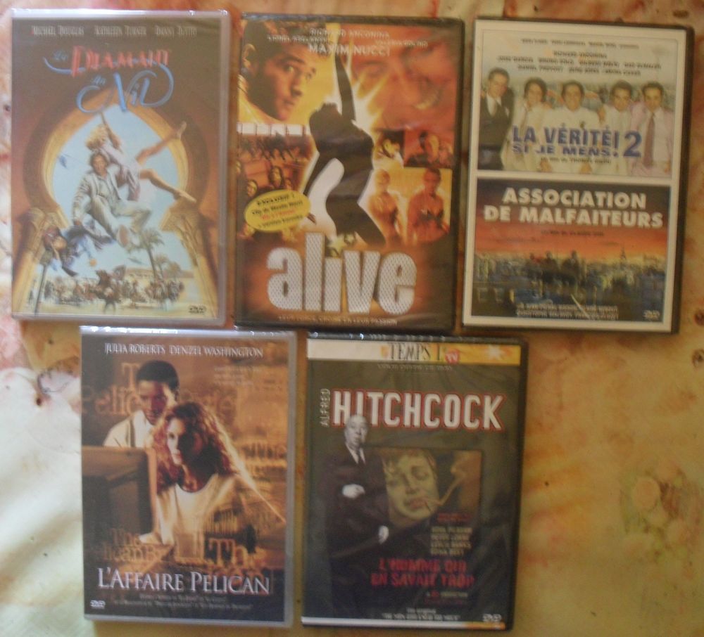 Lot de 5 DVD NEUFS dont un double. 30 Montreuil (93)