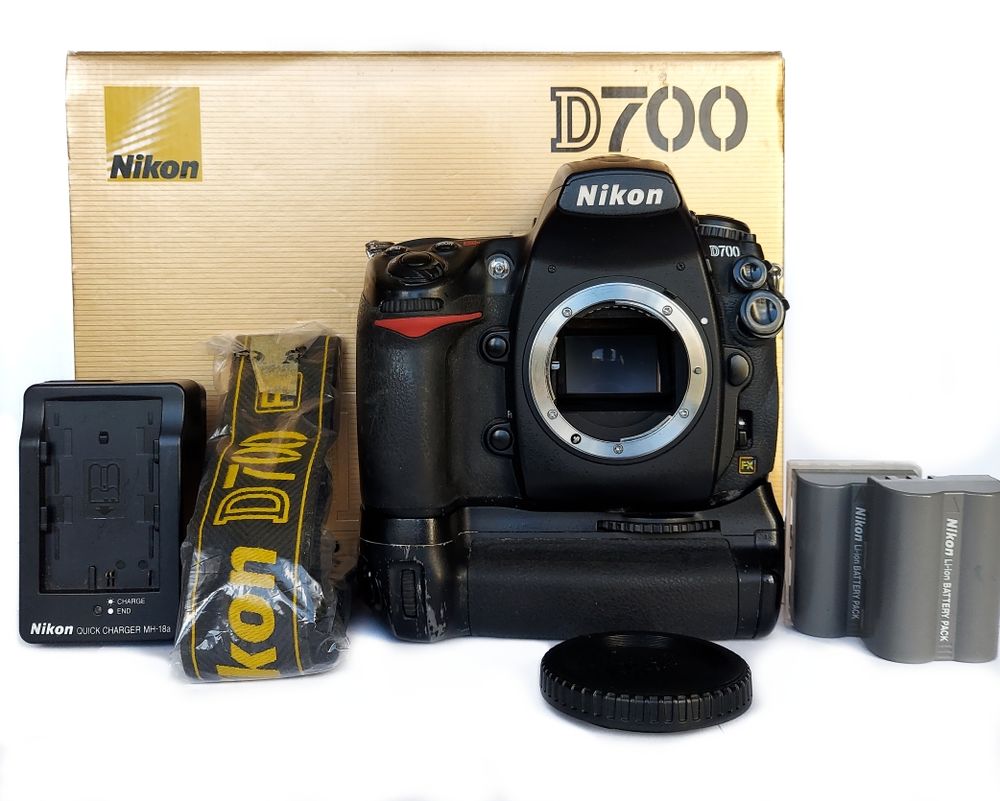 Nikon D700 avec grip 350 Guerville (78)