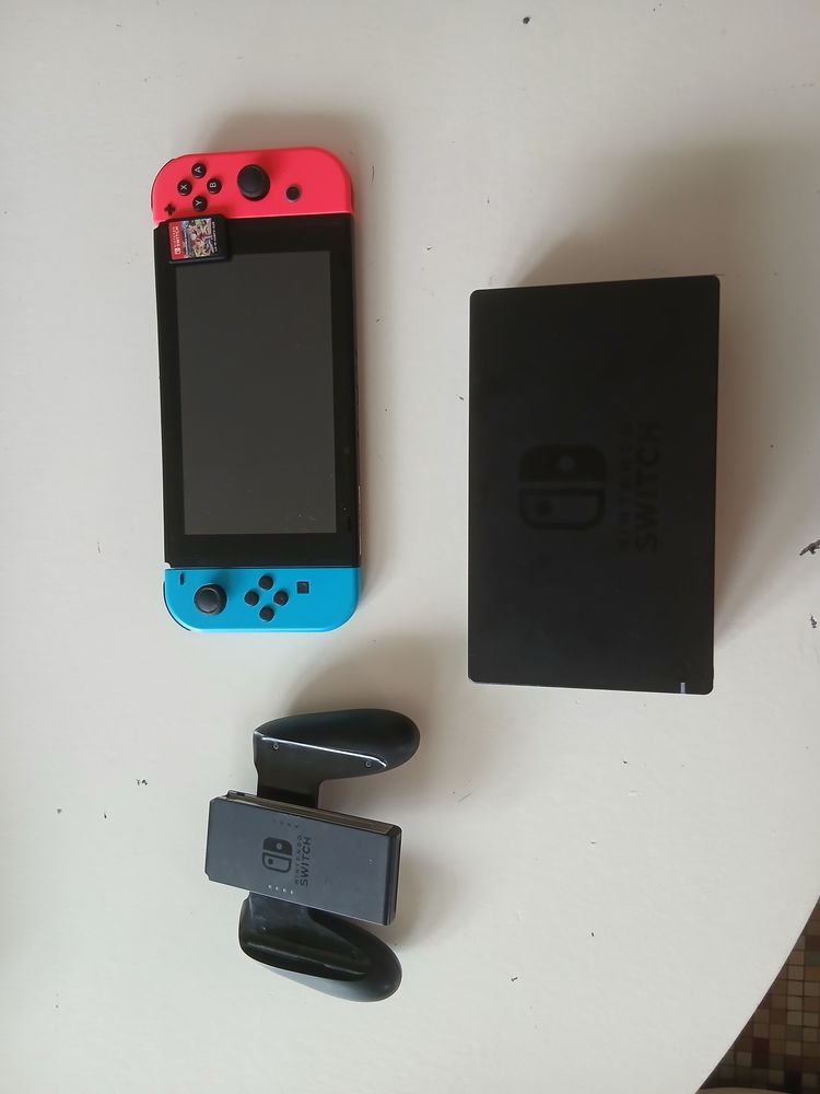 Nintendo switch avec 1 jeux 200 Annonay (07)