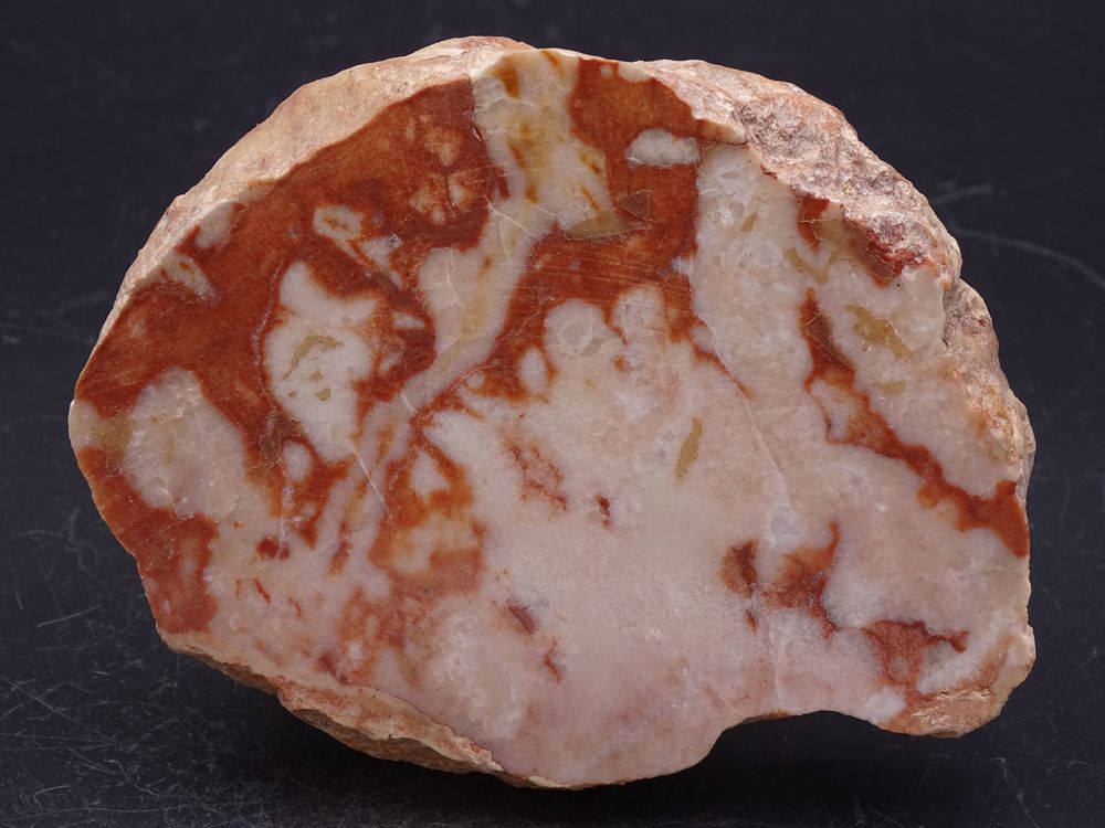 Nodules de Bauxite (polis sur une face) Aups , Var , France 25 Bertrichamps (54)
