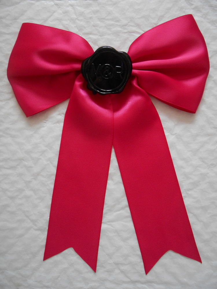 Noeud pin's rose fuchsia du parfum Viktor & Rolf 5 Villejuif (94)